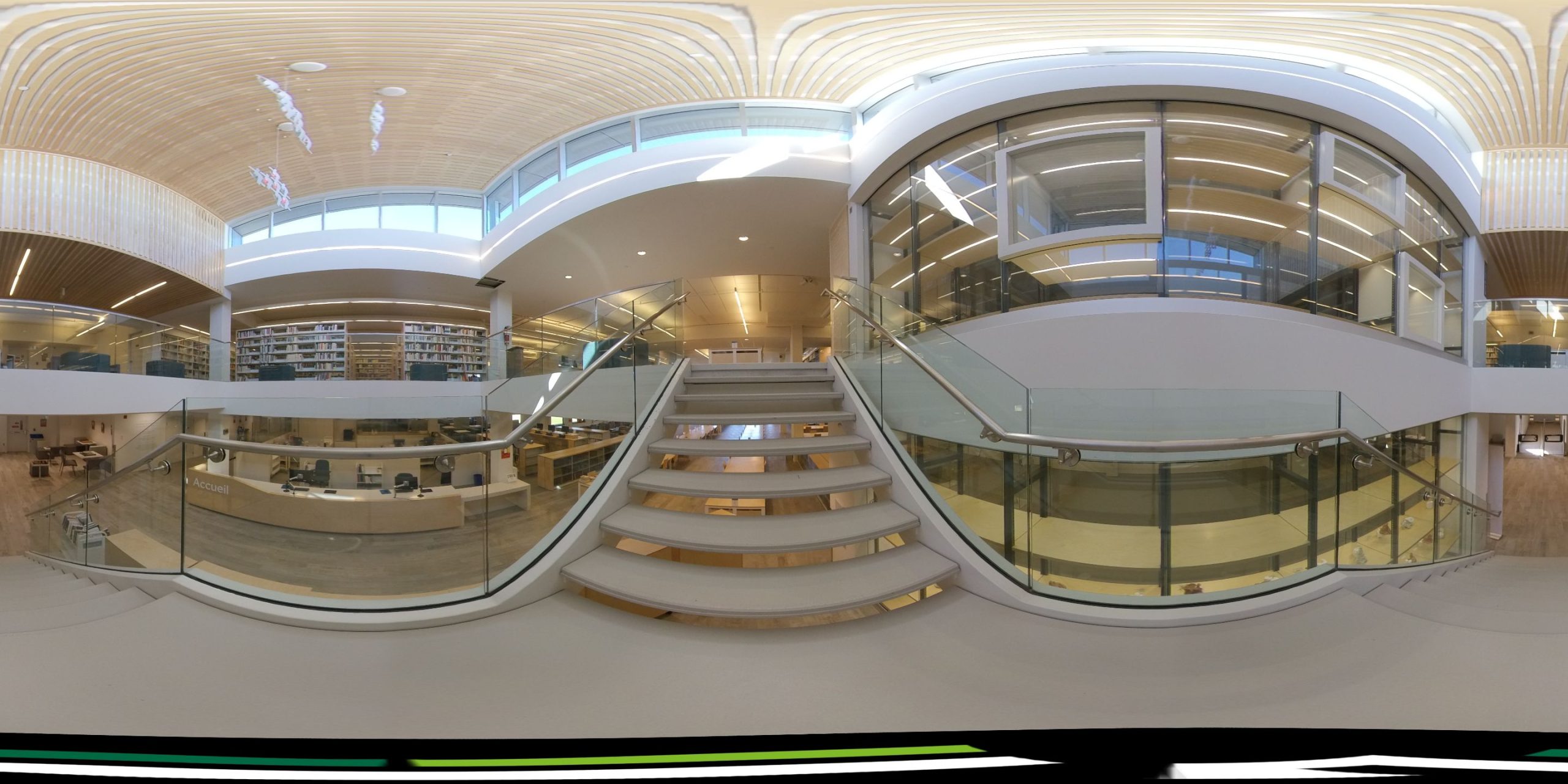 Vue 360 des 2 étages de la Bibliothèque